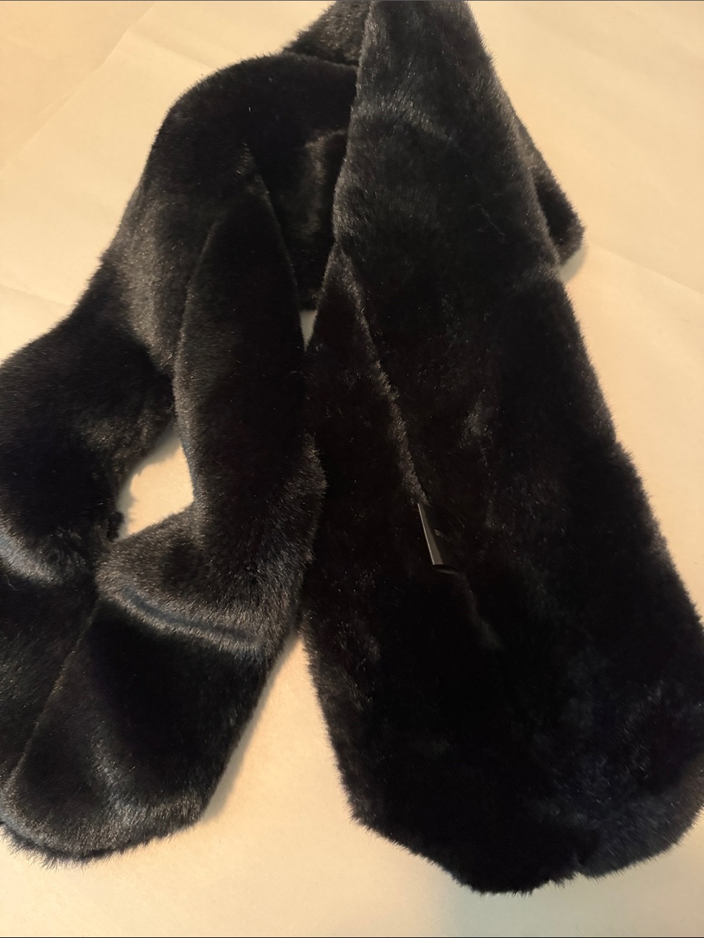 Black Faux Fur Collar- Elegant Winter Accessory - Picture 2 of 3